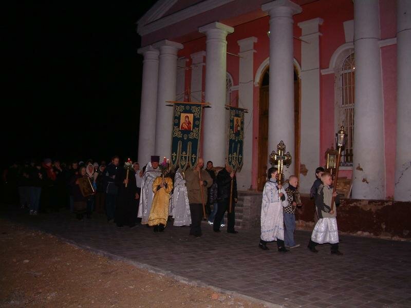 religious_procession_nikolskaya_church.jpg
